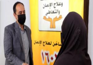 صندوق مكافحة الإدمان يسلم سيدة 60 عاما مشروع سوبر ماركت بعد تعافيها
