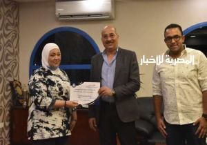 "عبير" عثرت على شيك بمليون جنيه وأعادته لصاحبه "ماخدش فلوش مش تعبانة فيها"