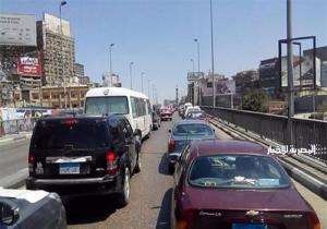 كثافات مرورية متحركة بشوارع وميادين القاهرة والجيزة
