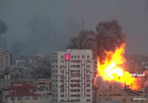 «القاهرة الإخبارية»: إسرائيل تتعمد استهداف الأبراج السكنية ومحطات الوقود برفح الفلسطينية