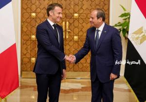 الرئيس السيسي ونظيره الفرنسي ماكرون يصلان إلى مستشفى العريش العام