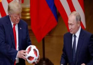 بوتين يهدى ترامب كرة قدم.. ويؤكد: الكرة الآن فى ملعبك