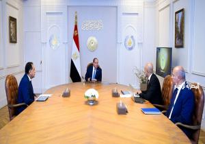 الرئيس السيسي يوجه بصرف حافز تدريس شهري للمعلمين.. وتحسين أوضاعهم الاقتصادية