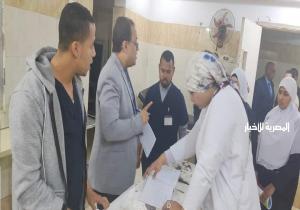 إحالة 28 طبيبا وممرضا تغيبوا عن العمل بمستشفيات أسيوط للتحقيق