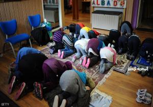 مدرسة ألمانية تمنع سجاجيد الصلاة باعتبارها مستفزة