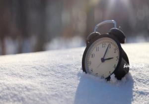 «أَخِّرْ ساعتك 60 دقيقة».. تعرف على مواعيد عمل المحلات والمطاعم والكافيهات