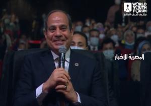 الرئيس السيسي عن العرض المسرحي «كنا واحد»: حاجة جميلة ومبدعة جدا.. والدموع تغلب المخرج خالد جلال