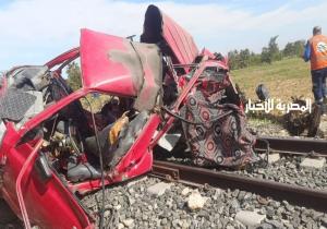8 وفيات و12 مصابا في حادث قطار الإسماعيلية مع ميني باص