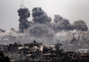 غارات مكثفة للاحتلال على شرق خان يونس وغزة ودير البلح