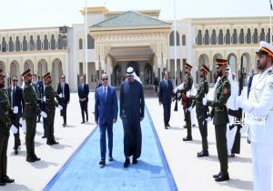 متحدث الرئاسة ينشر صور عودة الرئيس إلى أرض الوطن من الإمارات