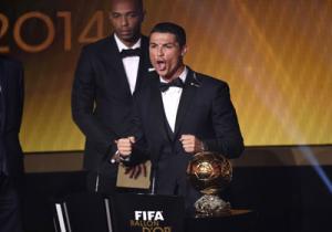 كريستيانو رونالدو البرتغالى يفوز بجائزة الكرة الذهبية لأفضل لاعب في 2014