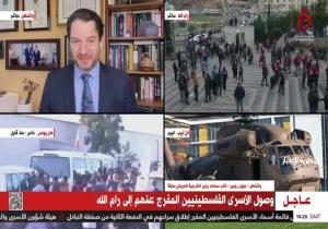 مئات الفلسطينيين يستقبلون الأسرى المفرج عنهم لدى وصولهم إلى رام الله