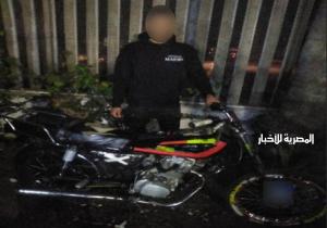 القبض على بطل فيديو متداول لأداء حركات استعراضية بموتوسيكل بالإسكندرية