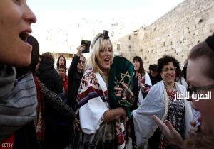 إسرائيل تحظر من صلاة "النساء الحائط" عند البراق