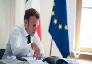 الرئيس الفرنسى يرفض اتهامات لحكومته بالابتعاد على الليبرالية