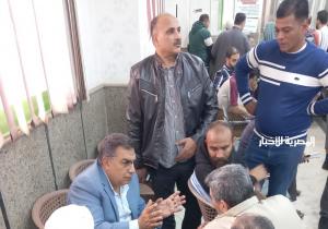 محافظ الدقهلية يجلس بين المواطنين بالمركز التكنولوجي بميت غمر ويوجه بسرعة إنهاء الإجراءات| صور
