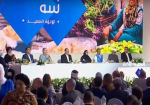 الرئيس السيسي يشارك أهالي قرية سدس الأمراء مأدبة غداء.. ويجري حوارا معهم