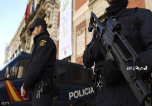 الشرطة الإسبانية تطلق النار على "عربي" بسبب "كلمتين"
