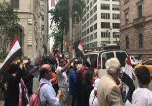 "بشرة خير" تلهب حماس المصريين فى أمريكا أمام فندق إقامة الرئيس بنيويورك