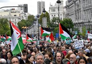 الآلاف يتظاهرون في مدريد دعما للفلسطينيين ورفضا للحرب في غزة
