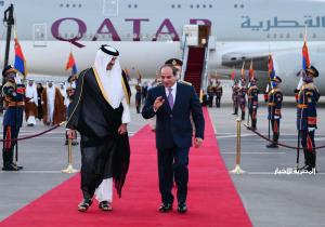 الرئيس يستقبل أمير قطر بمطار القاهرة الدولي