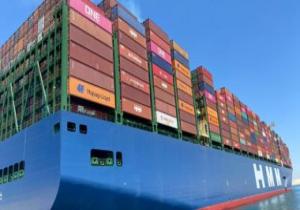 قناة السويس تشهد عبور أكبر سفينة حاويات بالعالم.. حمولتها 24ألف حاوية