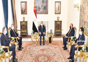 مفوض الاتحاد الأوروبي: نعول على مصر بقيادة الرئيس السيسي لصون الأمن والسلم في جنوب المتوسط