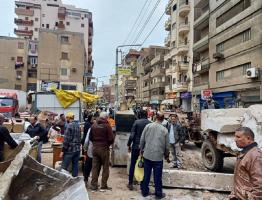 حملة لإزالة الإشغالات بشارع الشهيد عاطف الشرقاوي بطلخا وحاجز خرساني لمنع تجاوز الباعة