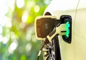 وزير الكهرباء يكشف  أسعار شحن السيارات الكهربائية بدءًا من يناير
