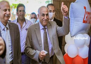 حسين لبيب يحتفل بفوزه برئاسة نادي الزمالك مع أحفاده | فيديو