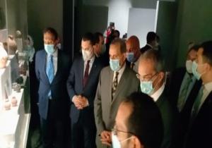 محافظ كفر الشيخ ووزير الاتصالات يتفقدان متحف كفر الشيخ القومى