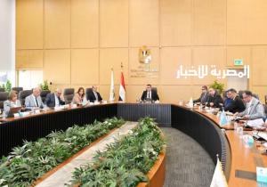 وزير الإسكان يتابع الموقف التنفيذي لوحدات المبادرة الرئاسية "سكن لكل المصريين"