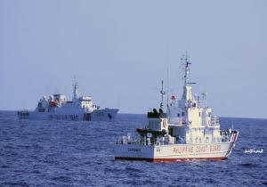 حرس السواحل الفلبيني ينقذ 7 صيادين صينيين من سفينة متضررة