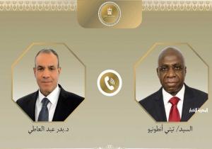 وزير الخارجية يبحث مع نظيره الأنجولي سبل تعزيز العلاقات الثنائية