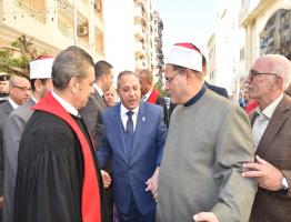 محافظ بورسعيد يشارك الأقباط فرحتهم باحتفالات عيد الميلاد المجيد
