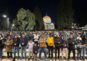 40 ألف فلسطيني يؤدون صلاتي العشاء والتراويح في رحاب المسجد الأقصى المبارك