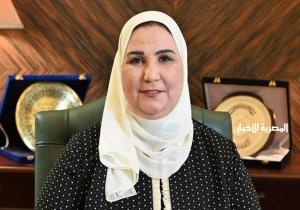 وزيرة التضامن تغلق مكتب تأهيل أوسيم وتوجه بحل مشكلات إصدار بطاقات الخدمات المتكاملة