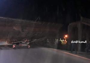 إنهيار جسر مشاة وشلل مروري على طريق القاهرة الإسكندرية