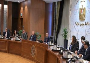 رئيس الوزراء يترأس اجتماع لجنة ضبط الأسعار في الأسواق ويشدد: التعامل بحسم مع أي محاولات لإخفاء السلع | تفاصيل