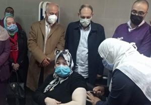 بدء تطعيم أصحاب الأمراض المزمنة وكبار السن بلقاح كورونا في الغربية
