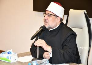 وزير الأوقاف في اجتماعه مع الأئمة والواعظات المرافقين لبعثة الحج: مهمتكم خدمة ضيوف الرحمن