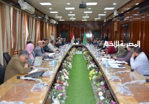 محافظ الدقهلية يجتمع مع مسئولي المنطقة اللوجستية بطلخا