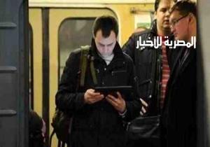 تطبيق جديد يحمي شاشة هاتفك من أعين المتطفلين بالأماكن العامة