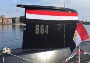 إنزال العلم الألمانى من الغواصة "تايب 42" ورفع العلم المصرى