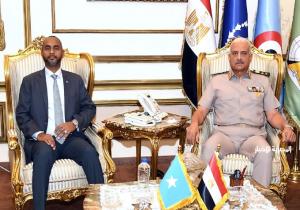 القائد العام للقوات المسلحة يلتقي وزير الدفاع بجمهورية الصومال الفيدرالية