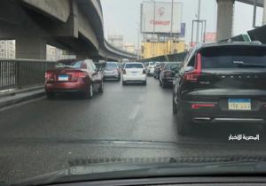 كثافات متوسطة وانتشار أمني على محاور القاهرة والجيزة