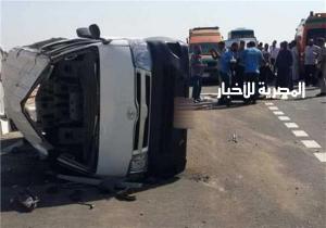 مصرع وإصابة 10 أشخاص في انقلاب ميكروباص بمحور 26 يوليو