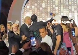 اليوم.. محاكمة عمرو دياب بتهمة صفع شاب في حفل زفاف
