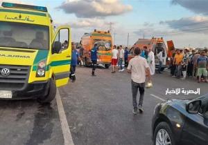 بالأسماء.. مصرع وإصابة 15 فى حادث تصادم ميكروباص بكساحة نقل معدات على طريق جمصة