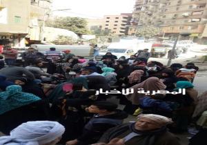 هتافات المواطنين أمام المخابز بعد قرار وزير التموين